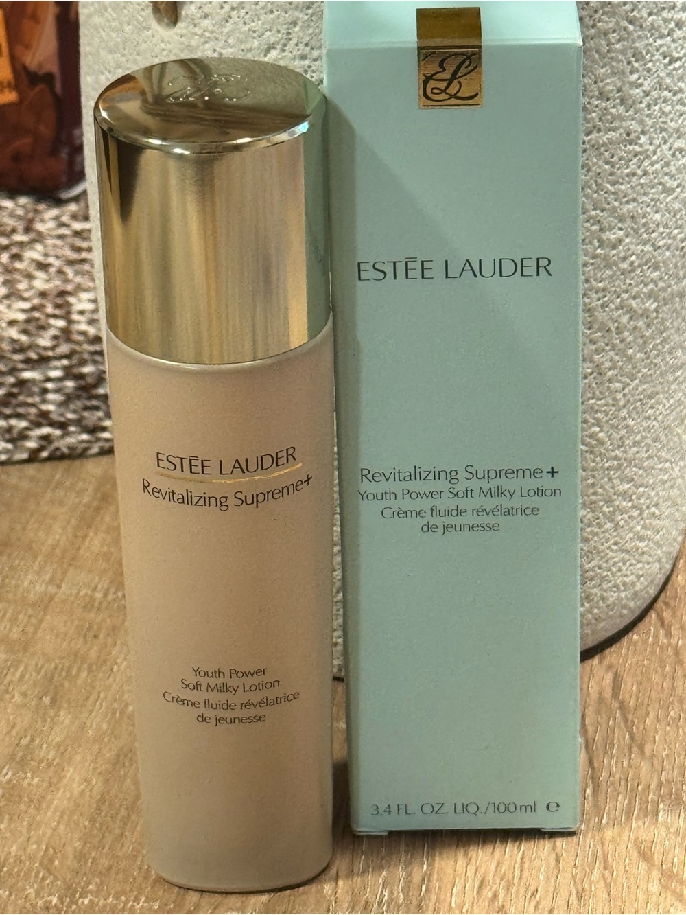 NIB Estée Lauder Revitalizing Supreme+ Youth Power Soft Milky Lotion